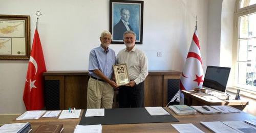 Vamık Volkan, Vakıflara övgü yağdırdı
