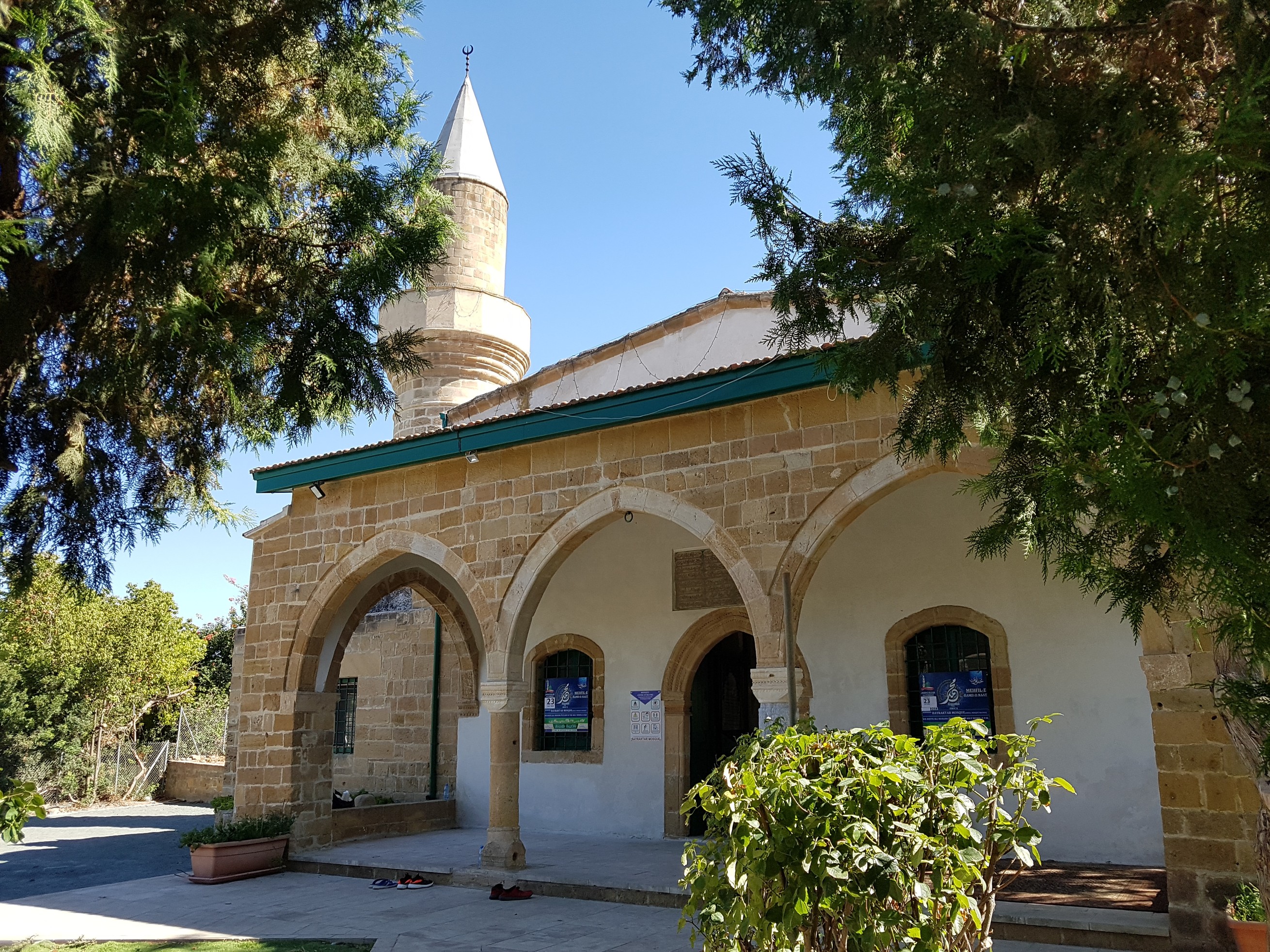 Bayraktar Camii