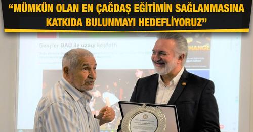 DAÜ Fizik Bölümü’nden üç teleskop bağışında bulunan Prof. Dr. İbrahim Benter’e teşekkür plaketi